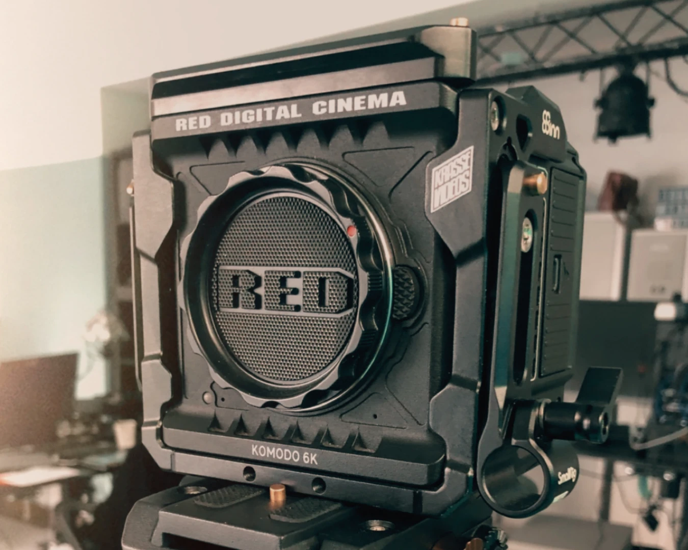 You are currently viewing Unsere Kameratechnik: Arbeiten mit RED Cinema Kameras – Von der RED Raptor bis zur RED Komodo